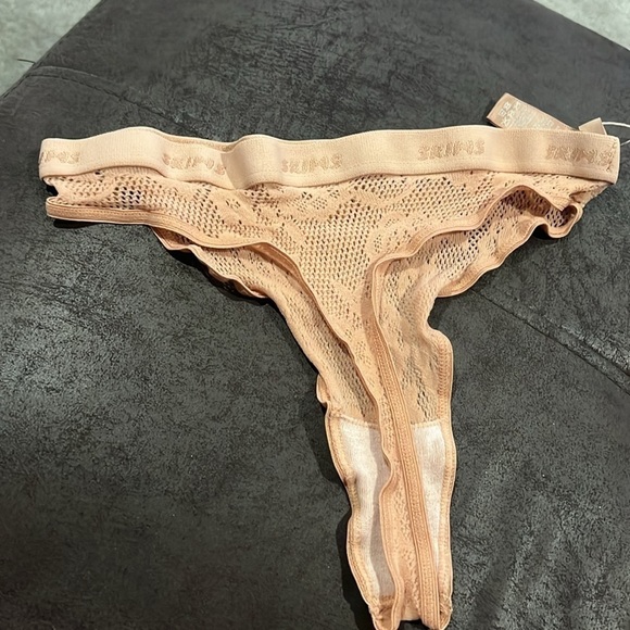 Skims Knit Lace Dipped Thong - Picture 2 of 5